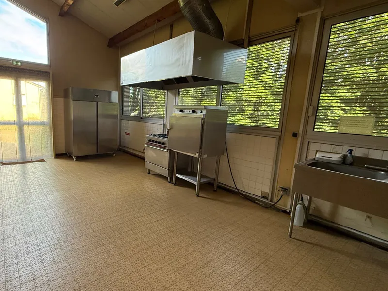 Salle-Polyvallente-Massieux-Cuisine3